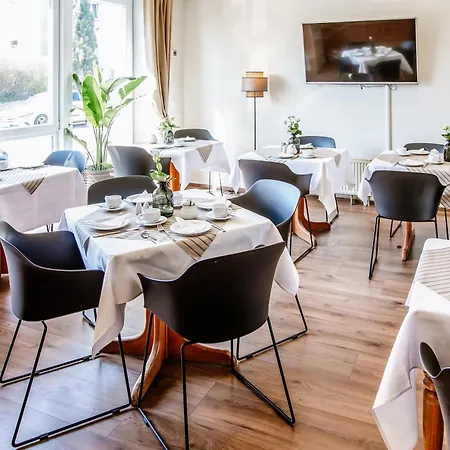 B&B Und Restaurant Gartenstadt 3*